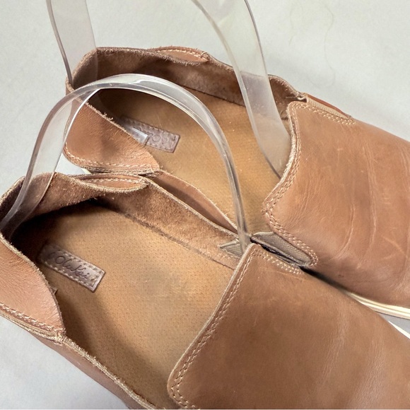 OLUKAI Pehuea Leather Slip-On shoes, women’s 9.5. - Picture 6 of 9